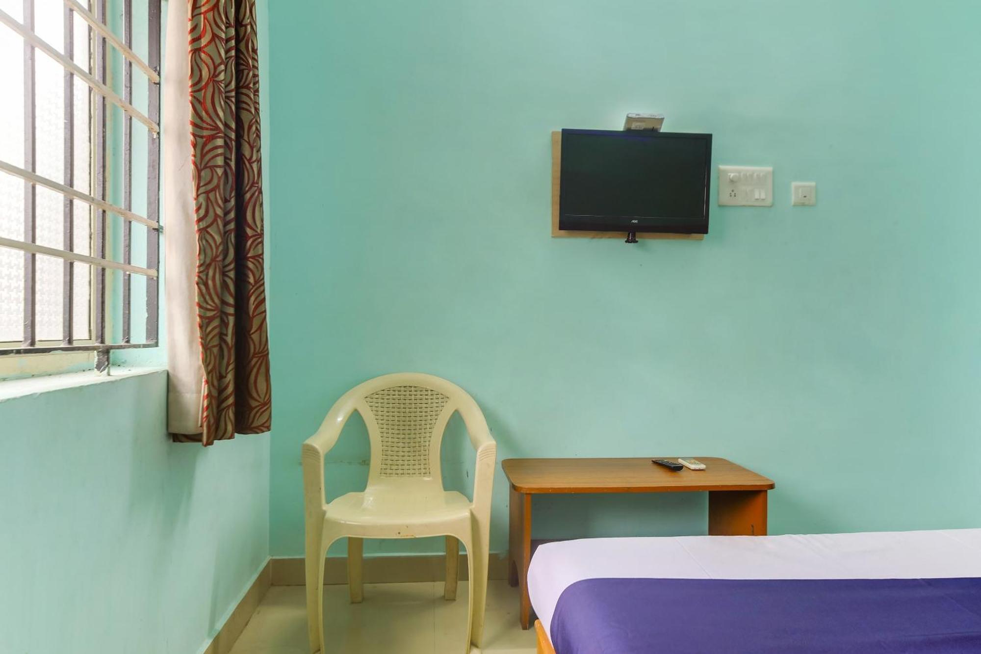Spot On 75475 Cn Guest House Chennai Exterior photo