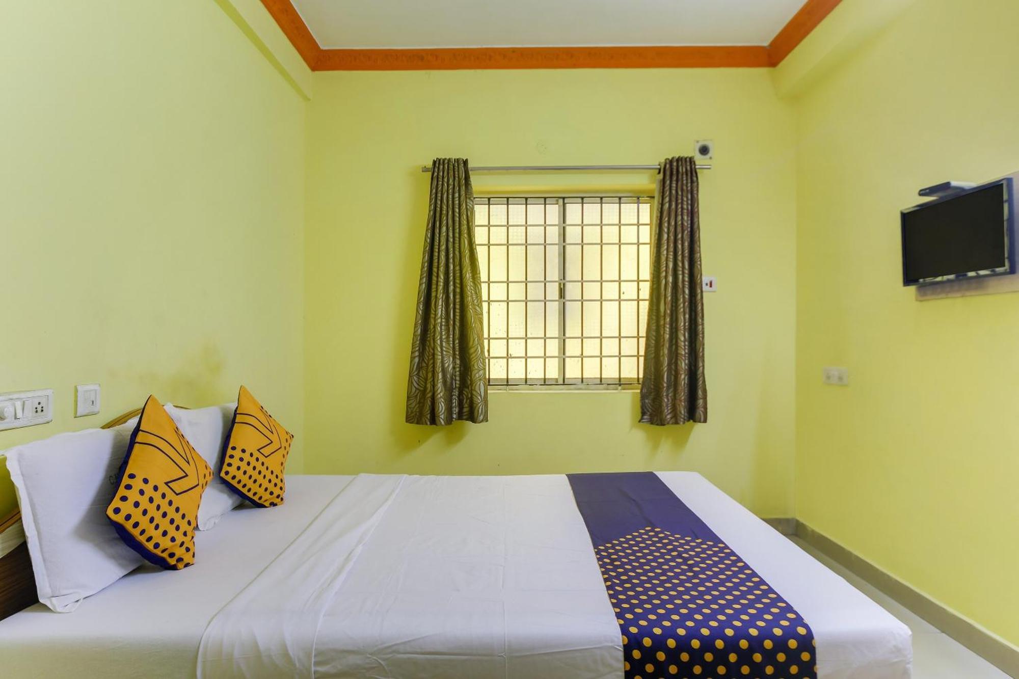 Spot On 75475 Cn Guest House Chennai Exterior photo